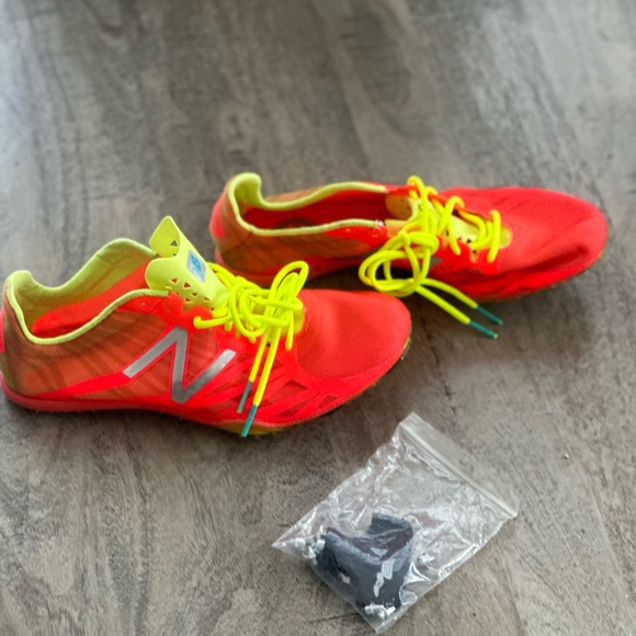 New Balance Women’s Middle Distance Track Spikes MD800 - Picture 3 of 10